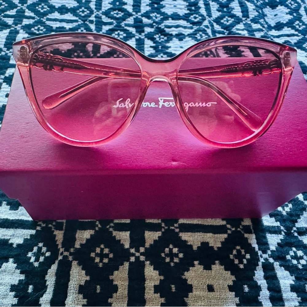 Salvatore FERRAGAMO 57mm Gradient Cat Eye Sunglasses transparent lobster